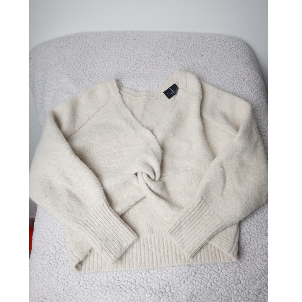 EXPRESS‎ Cream Knit Sweater — Size M — New With Tags